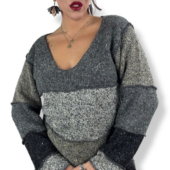 90's wool blend oversized deep v-neck sweater by IDI BY MATHEW H - Picture 2 of 16